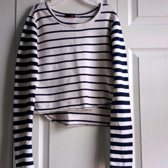 Slightly cropped stripped scoop neck sweater sz L - Picture 1 of 6
